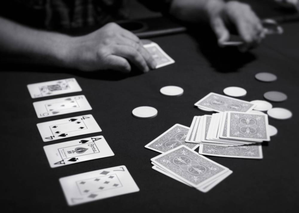 Покерный клуб обнаружила полиция в Петербурге