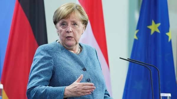 Германия не может дожидаться Клаусов и Эрик: Меркель пояснила, кого считать немцами