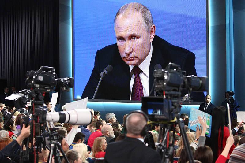 Путин предостерег школьников от веры в информационный мусор