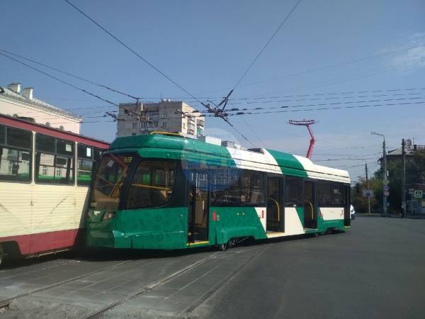 В Челябинске новый трамвай сошел с рельсов