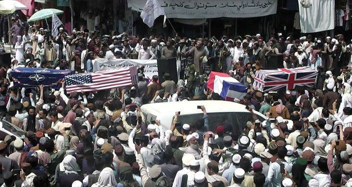Талибы устроили символические "похороны" США и НАТО - видео