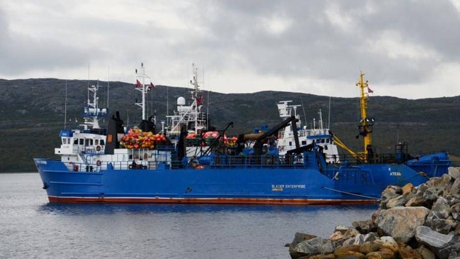 Мурманское судно "Глейшер Энтерпрайз" загорелось в порту Норвегии