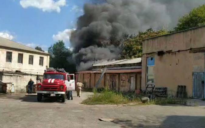 В Донецке масштабный пожар на швейной фабрике, видео | Новости и события Украины и мира, о политике, здоровье, спорте и интересных людях