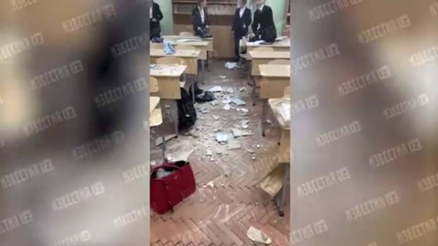 В петербургской гимназии обрушился потолок
