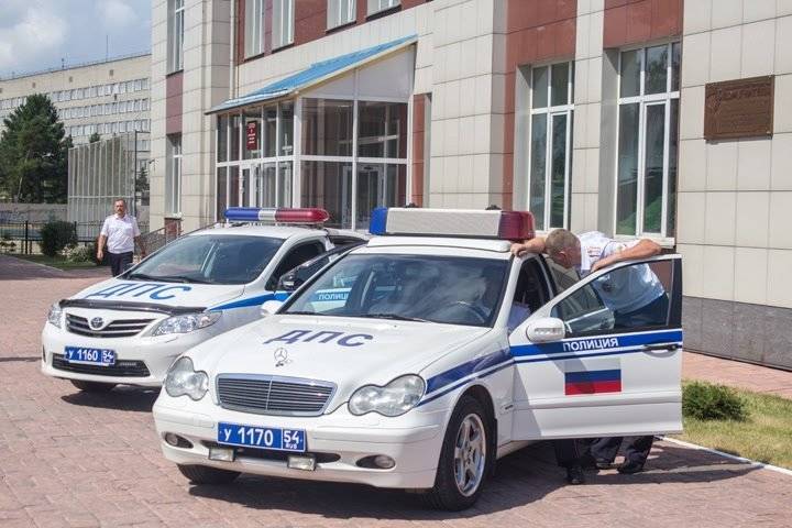 Новосибирских полицейских с наградами за спасение детей обвинили во взятке и подлоге