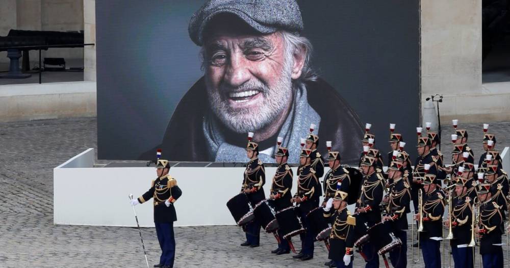 “Потеряли опору”: как Франция прощалась с легендарным актером Жаном-Полем Бельмондо