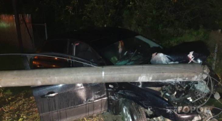 В Чувашии ночью произошло смертельное ДТП: водитель снес бетонный столб