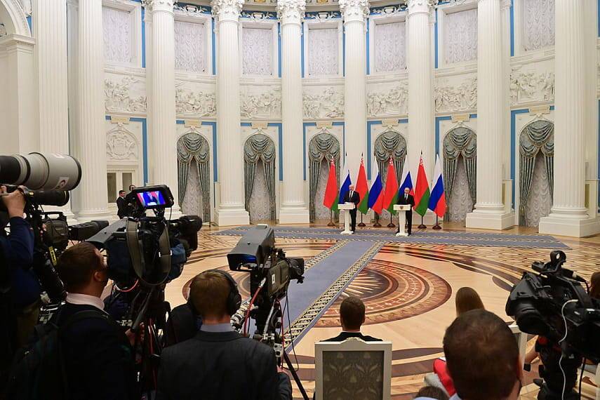 Эксперты продолжают спор об итогах встречи Путина и Лукашенко