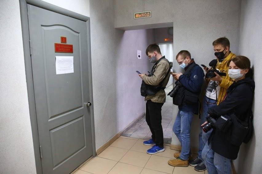 Суд Петербурга отказался снимать единоросса Евгения Марченко с выборов в Госдуму