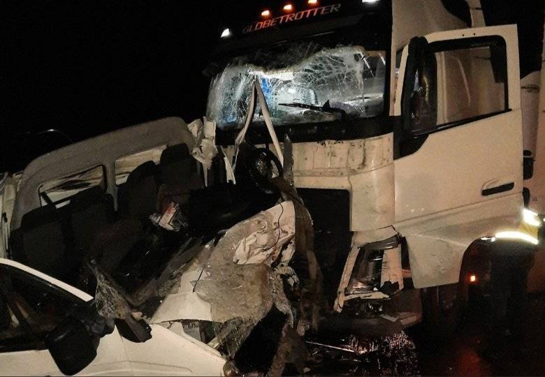 Ночью в Башкирии столкнулись два грузовика
