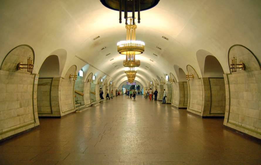 Киевлян предупредили о закрытии трех станций метро