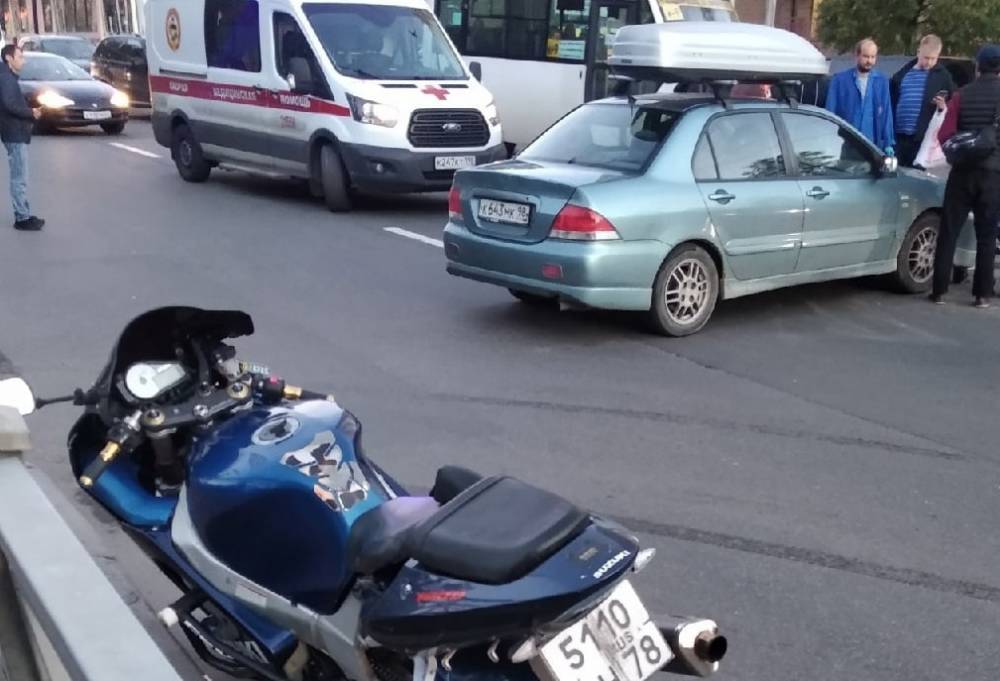 В Петербурге произошла смертельная авария с участием мотоциклиста