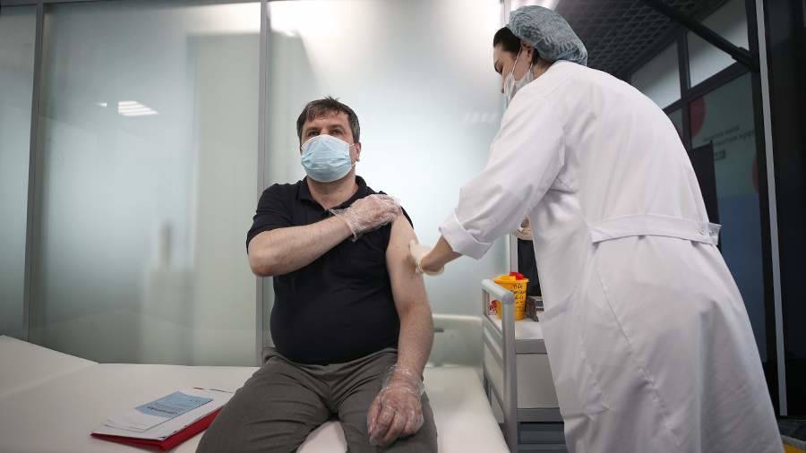 Голикова назвала число вакцинированных от коронавируса в России