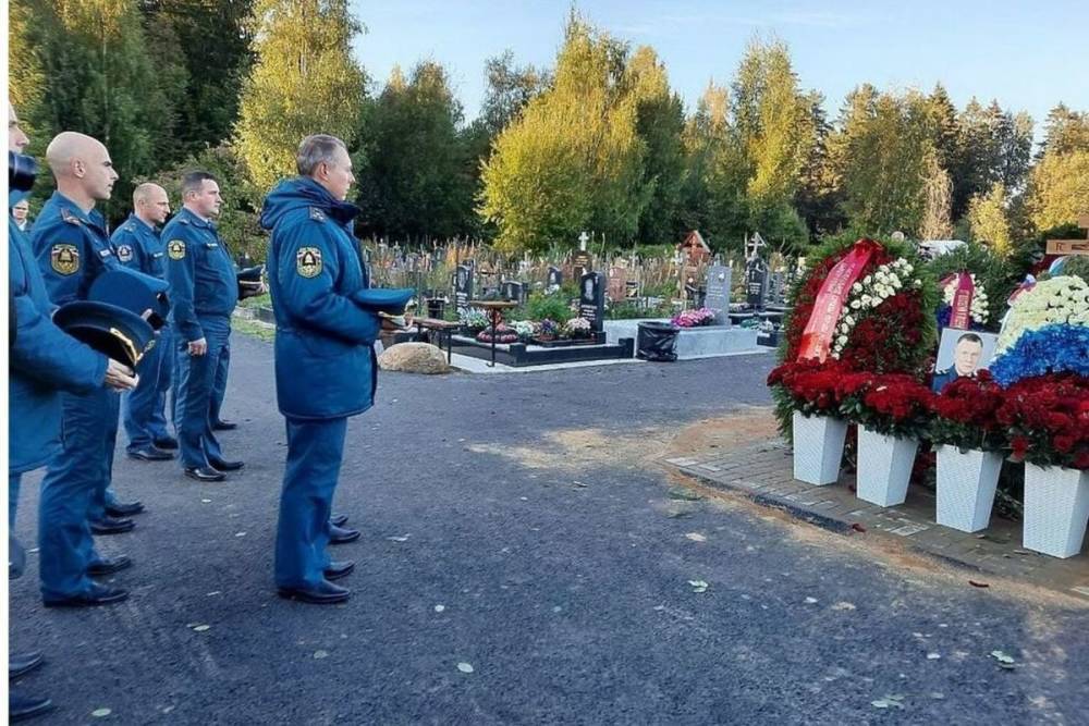 Опубликовано видео с похорон главы МЧС Евгения Зиничева на Северном кладбище