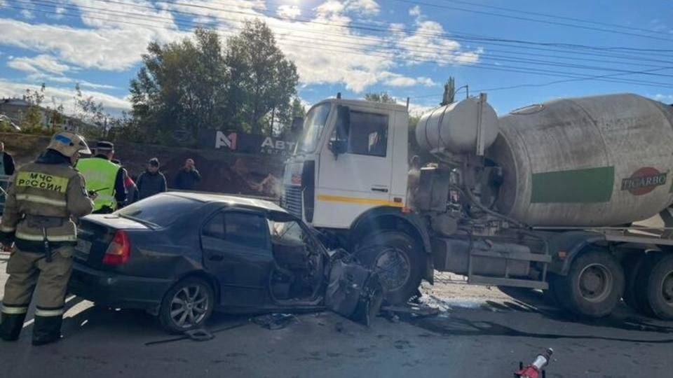 Есть погибший: грузовик и легковушка столкнулись лоб в лоб в Башкирии