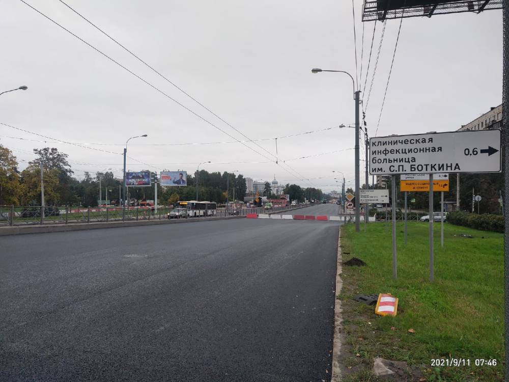 В Петербурге закрыли на ремонт Пискаревский путепровод