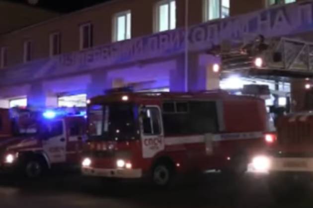 Сотрудники МЧС России включили пожарные сирены в память о Евгении Зиничеве — видео