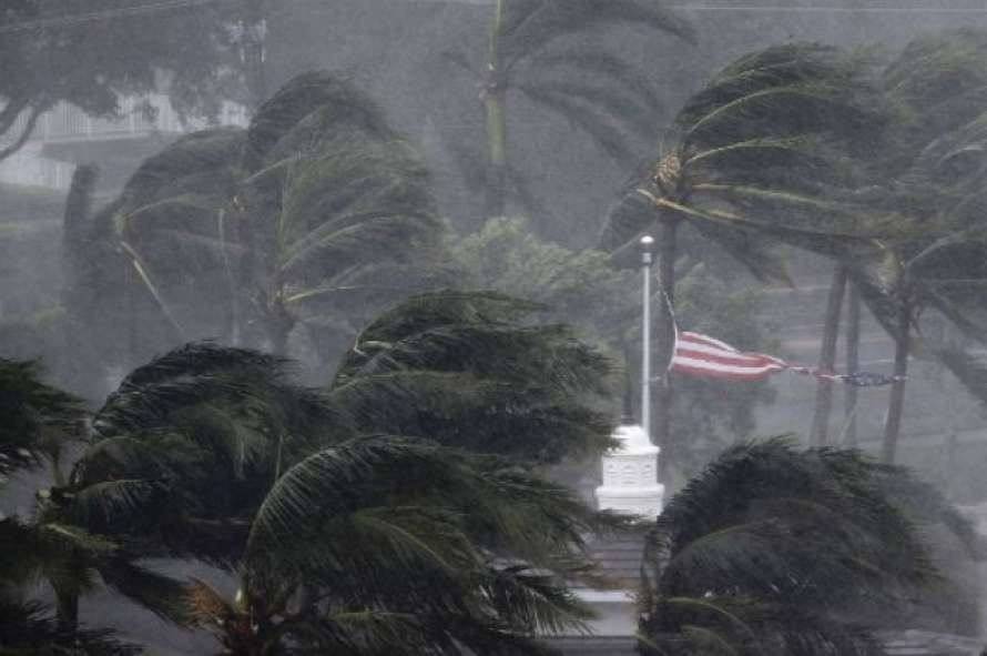 Ураган "Олаф" обрушился на тихоокеанское побережье Мексики
