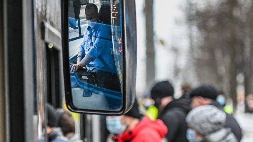 В Хабаровске водитель автобуса высадил пассажиров, чтобы помолиться