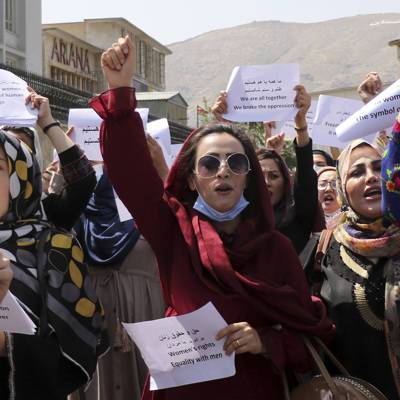 Сотни женщин собрались в университете Кабула