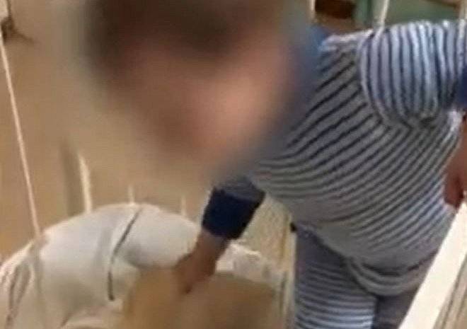 В детской больнице в Санкт-Петербурге трехлетнего малыша-сироту привязали к кровати