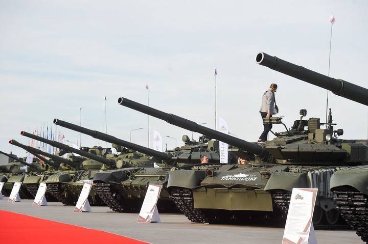 Минобороны России направит в войска более 240 новейших танков
