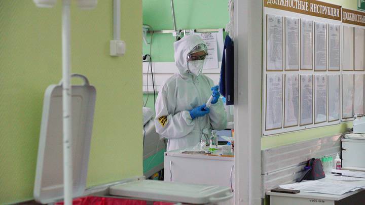 За последние сутки в России выявили 18 554 случая коронавируса