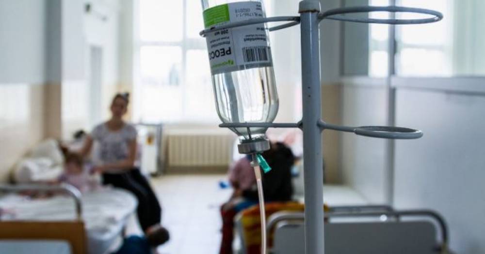 Отравление школьников в Хмельницком: в больнице остаются 15 человек