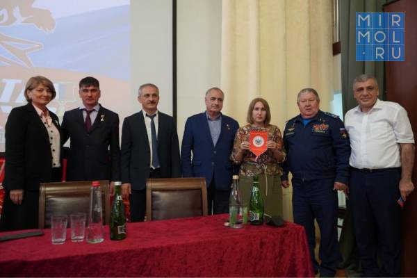 Три Героя России посетили Дербент в рамках патриотического проекта «Вахта Героев»