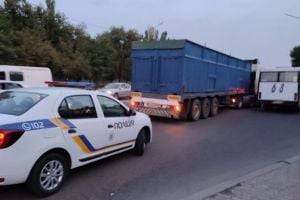 В Николаеве пассажиры маршрутки избили водителя фуры: подробности. ВИДЕО