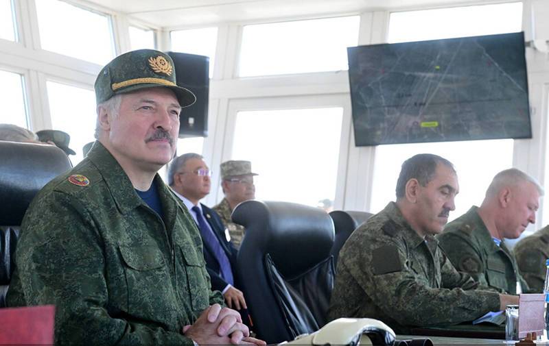 Лукашенко надеется получить новое оружие и не собирается кланяться Западу