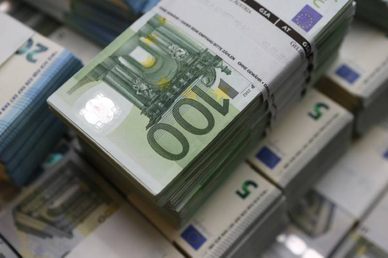 Доллар торгуется на "Московской бирже" на уровне 73,09 руб., евро - 86,26 руб.