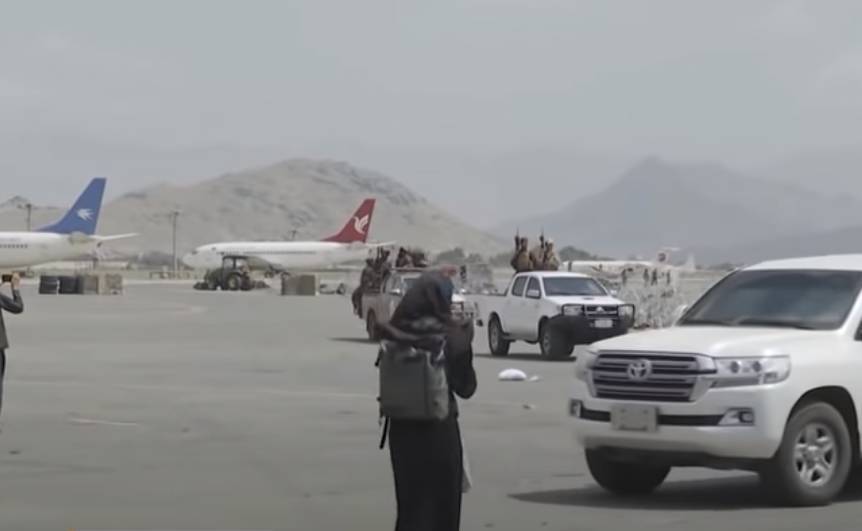 В аэропорту Кабула приземлился первый с момента ухода США международный коммерческий рейс