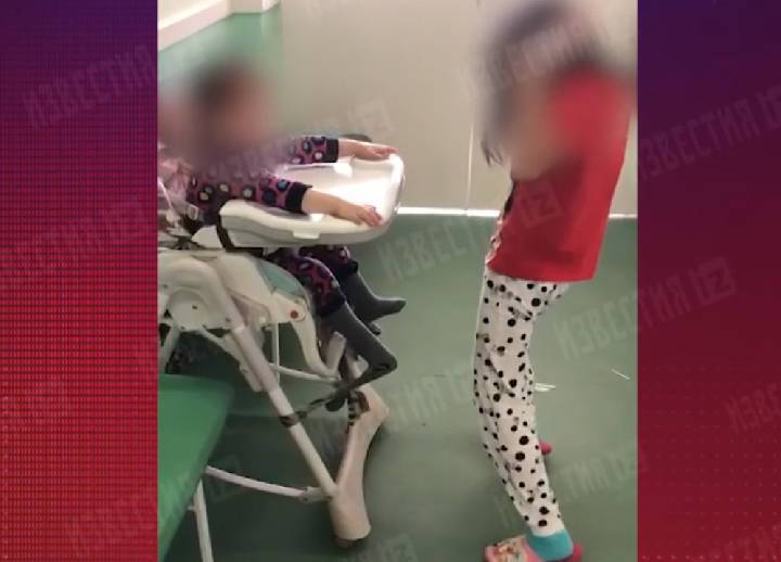 Трехлетнего сироту привязали к стулу в больнице Петербурга и запрещали ему играть
