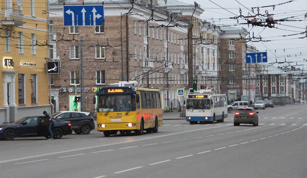 Эмилия Слабунова выступила за выделение средств на покупку новых троллейбусов. Губернатор Парфенчиков ее не поддержал