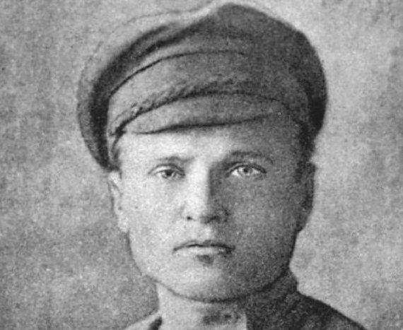 Какой командир советских партизан стал героем романа Хемингуэя