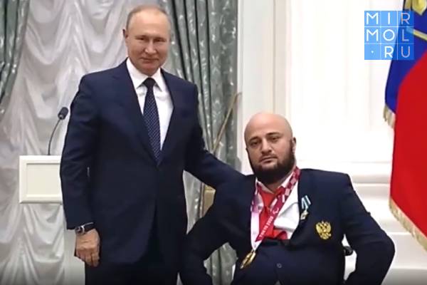 Владимир Путин наградил дагестанских паралимпийцев