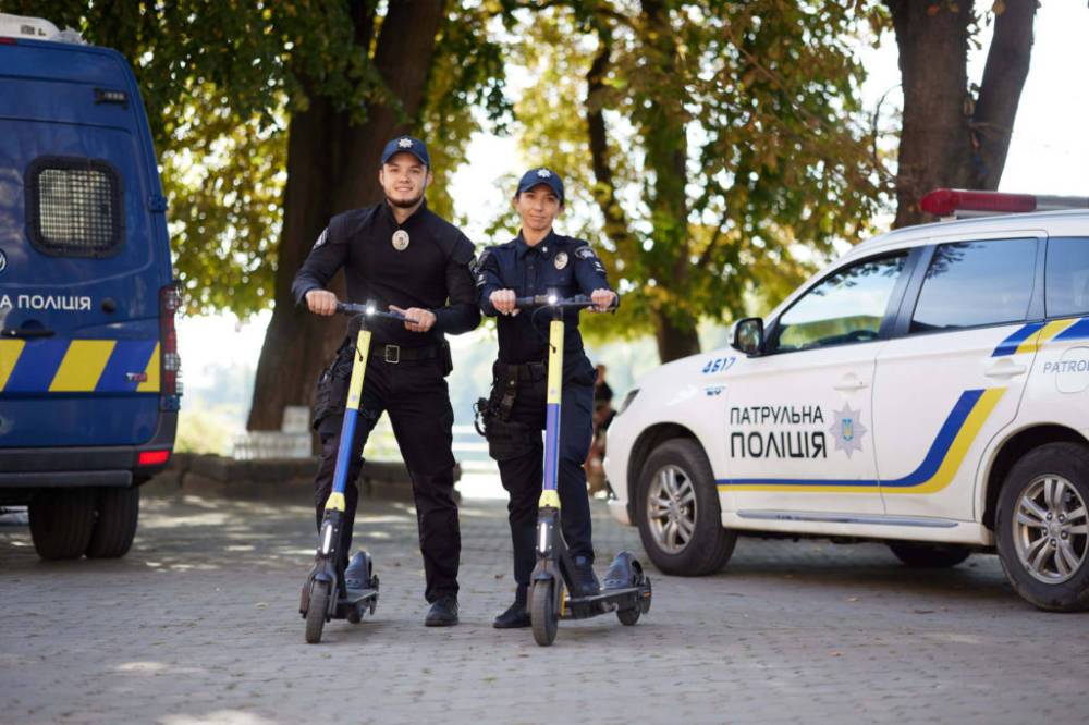 В Украине замечен необычный полицейский патруль