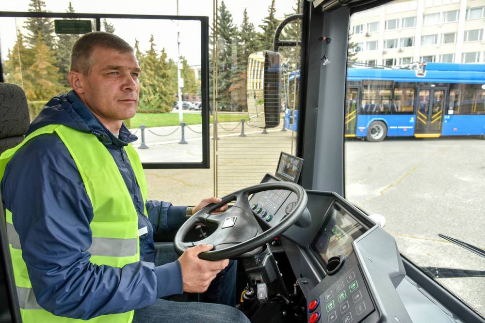 В Йошкар-Оле водители МП «ТТ» получили ключи от новых троллейбусов