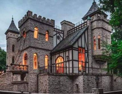 В Америке выставили на продажу уникальный замок в стиле средневековья с ловушками. ФОТО
