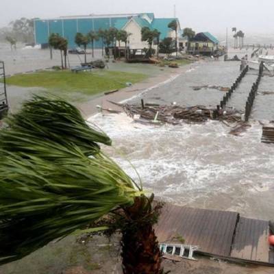 Ураган "Николас" ослаб до тропического шторма
