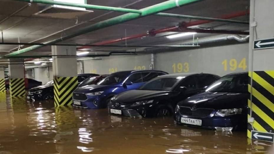 УК обвинила в затоплении паркинга на Заневском "Водоканал"
