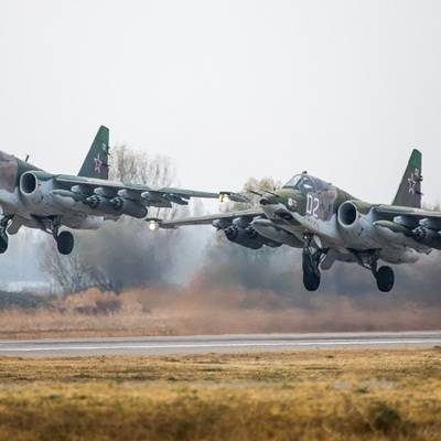 Десять российских самолетов СУ-25 провели учения с пусками ракет в Киргизии