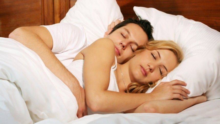 Спящие вместе: немецкие ученые доказали пользу сна супругов в одной постели