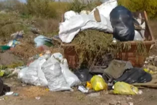 «Олерон+» объяснил переполненный бункер в Чите незаконно выброшенным растительным мусором