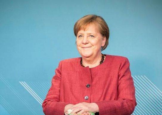 В Германии выпустили печенье с отпечатком лица Меркель