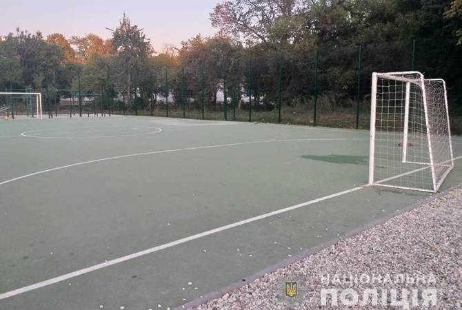 На школьном стадионе в Харькове на 6-летнего мальчика рухнули футбольные ворота