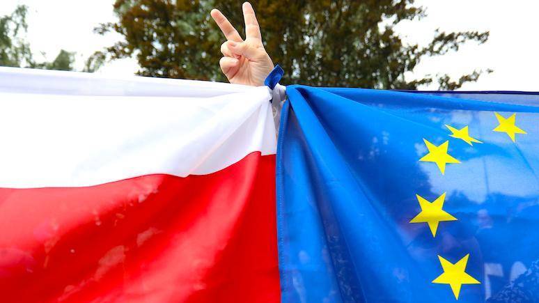 Onet: поляки предпочитают оставаться в ЕС, несмотря на козни «брюссельского оккупанта»