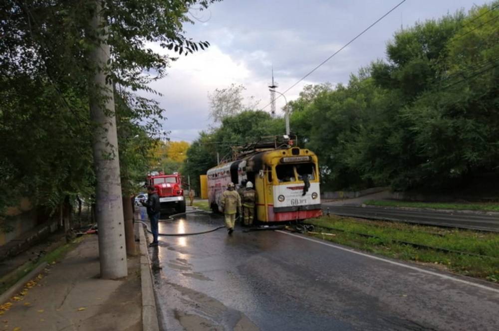 В Хабаровске загорелся трамвай