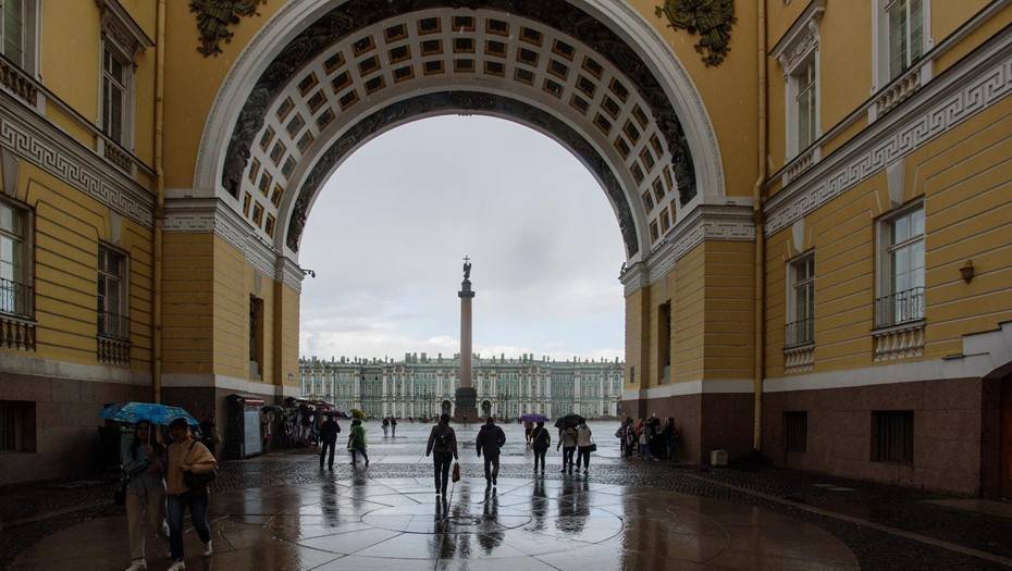 В Петербурге ожидаются похолодание, дождь и порывистый ветер